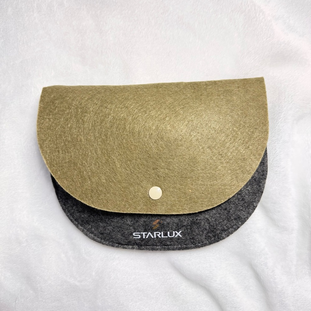STARLUX Airlines amenity kit / toiletry bag - New
